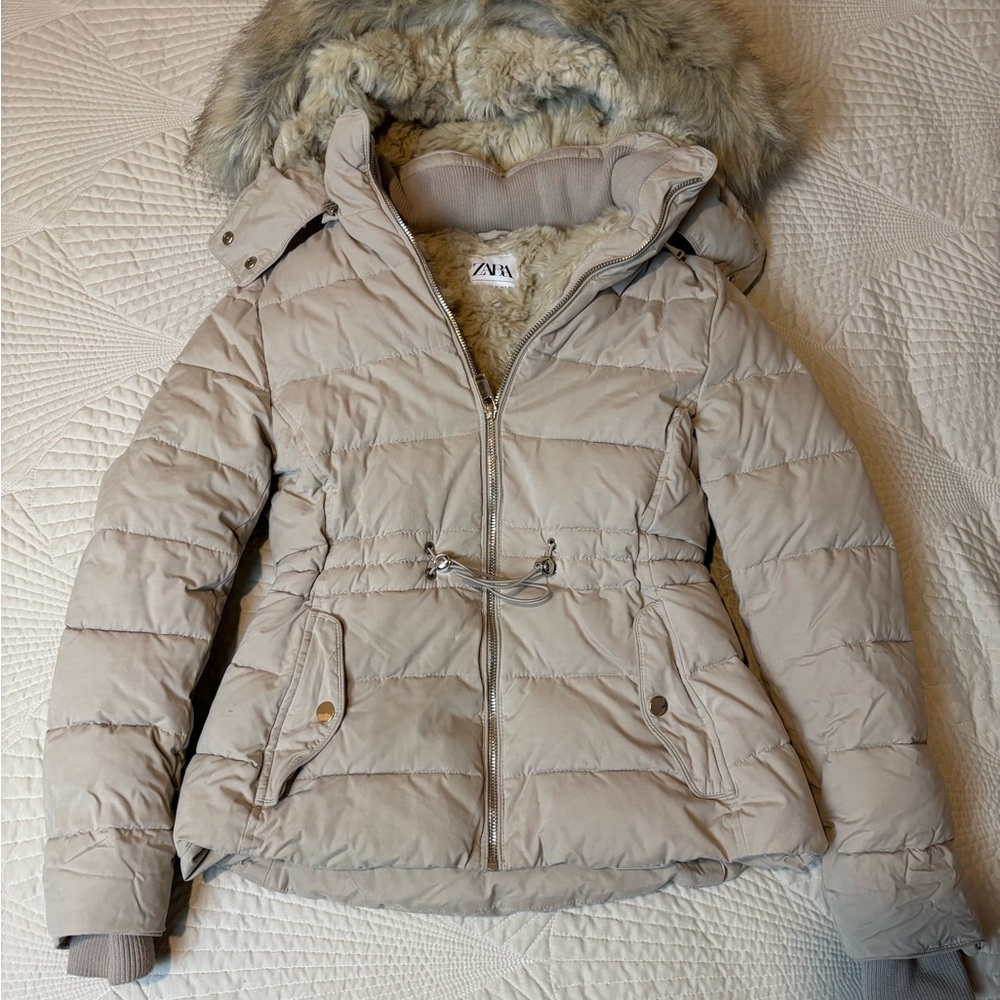 Zara Women's Beige Puffer Jacket with Faux Fur Hood